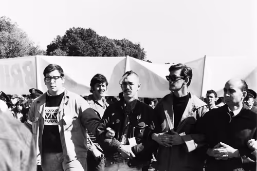 Item #103869953884735727563221393256320645863605690120870363676987596886208147357697 Media