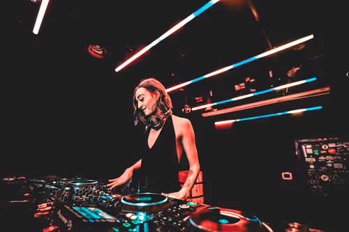 Item #93249515409611681283786950820119388422309886135921874789050953326300248408065 Media