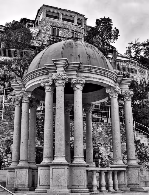 Item #60286361363657250857601775030637471218171117852543341295073303995359311167489 Media