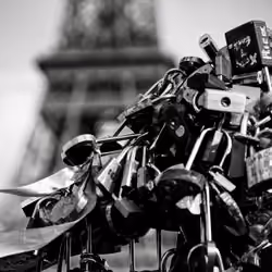 LOCKCHAIN (48.8600146, 2.2909066)