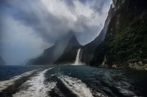 Item #108547290172068983727785202246252609350304201814617164826611777181064036876289 Media