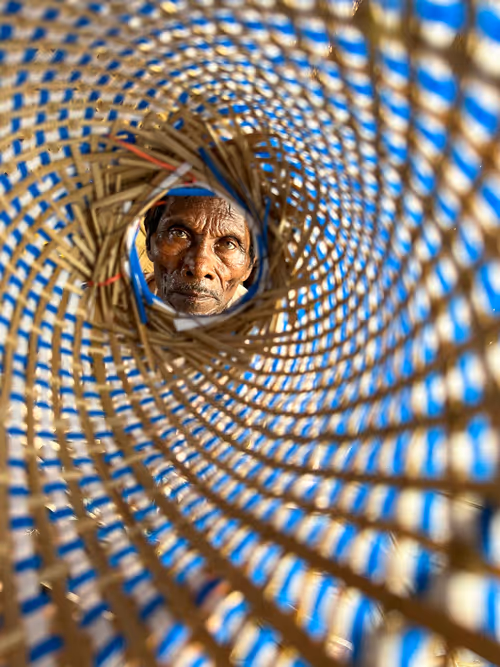 Item #28483083615204022371300351477704581571274768988091129970329682103258604109825 Media