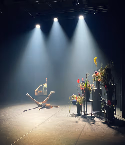 Item #29225512278462627521798648337765154625875213490195303772458487979050411229185 Media