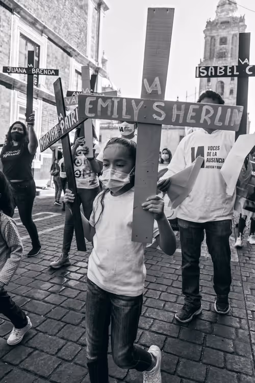 Item #51407189638115312508155978041268199969570618577551145156366977403874615230465 Media