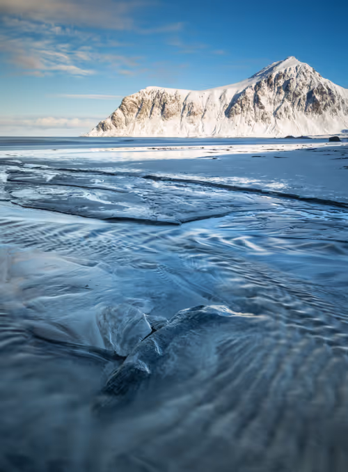 Item #28682539069684656541734828821976802711290237176293642286881478774766021115905 Media