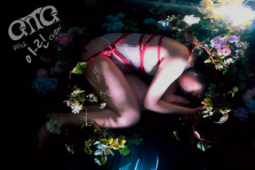 Item #81845904068280415133574874737974086080714412821319620478960123226083502850049 Media