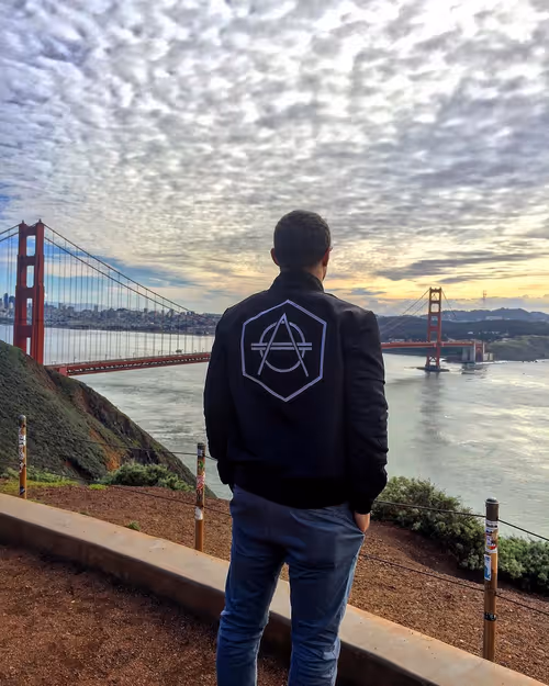 Item #81502579898277150353033734927483914682173799916853565085596411588378179403777 Media