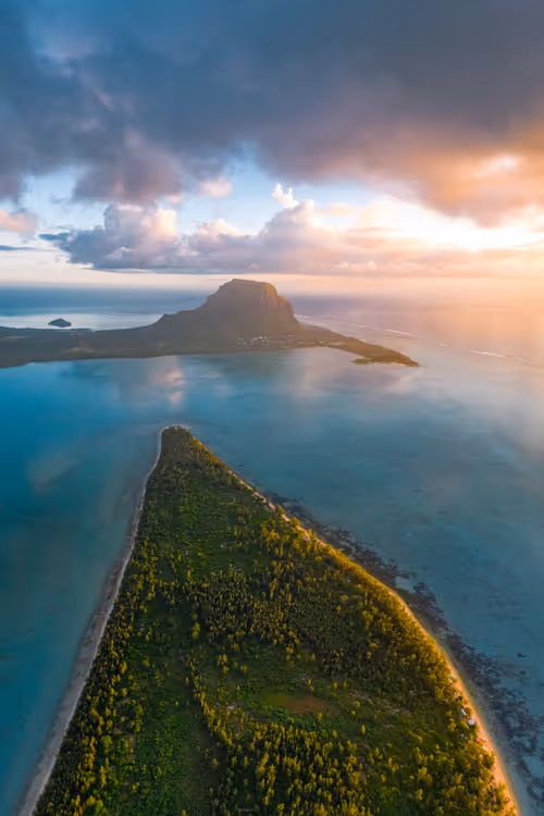 Item #64892573542216553225063327700336004171019867697641980949815581348117283340289 Media