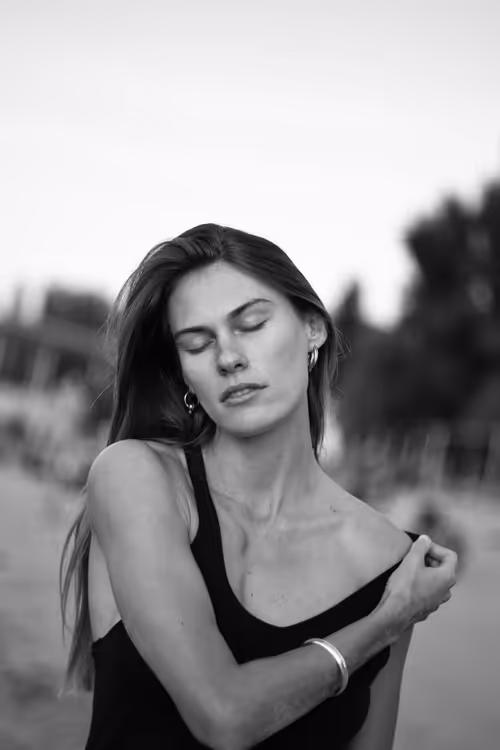 Item #50867123626424774834261631235437206087051938967624587772037365694080036634625 Media