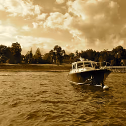 Ingrid Yacht - Sepia