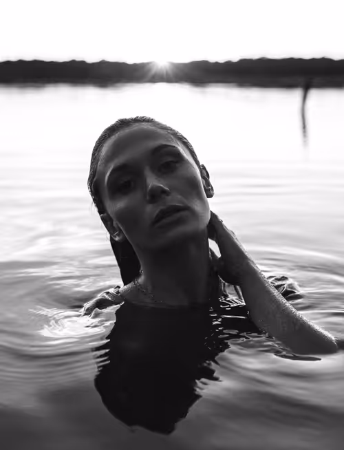 Item #40108322951802129361594584681119870045558526777819700458629970990876351004673 Media