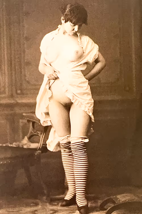 Item #61506933017025077700530557016983025704437525597845185547692606833354231250945 Media