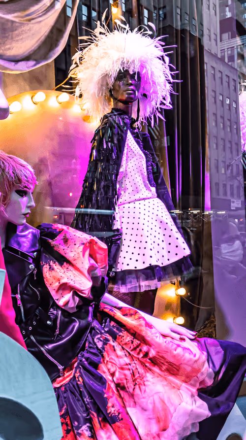 Item #1329906673436554735741479762689004721964883825291971096983776514973664018433 Media