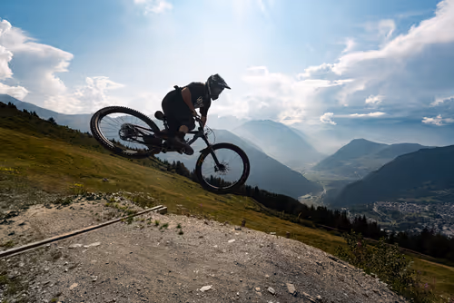 Item #100568244476551221138828286502777824514190158679998123651625085642329322160129 Media