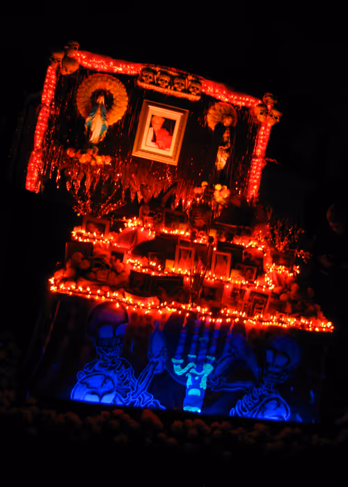 Item #10967797302544997292348367734440924837539759704030790003573127165222909378561 Media