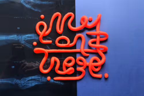 Item #42502377884493822439484110895335049498054174976923948741203377784482391130113 Media