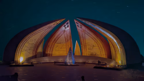 Item #40422595727190853399347664002972066979219836579076186772978319573692675260417 Media