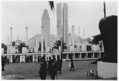 Item #15134709310911277842728697403753673439210482131750318059492546470677405761537 Media