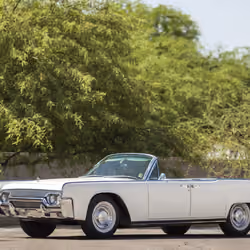 1961 Lincoln-Continental.