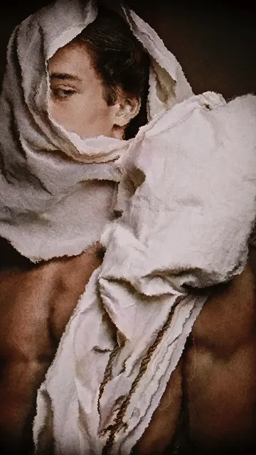 Item #35882245745798686917185348617726027847645759382559279171572756822920540454913 Media