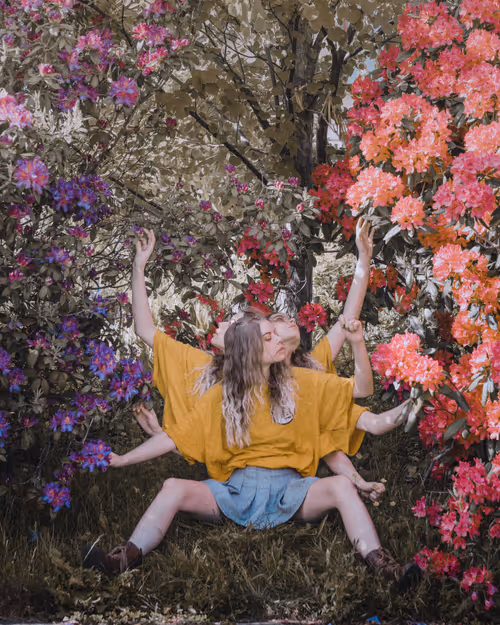 Item #27037863162219595274106965328796201644236451492369191694628585658413257588737 Media