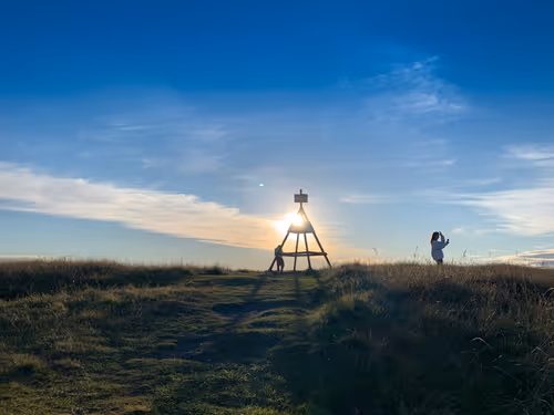 Item #100151078309057675366159992497543003968848618159963270405575559521760140328961 Media