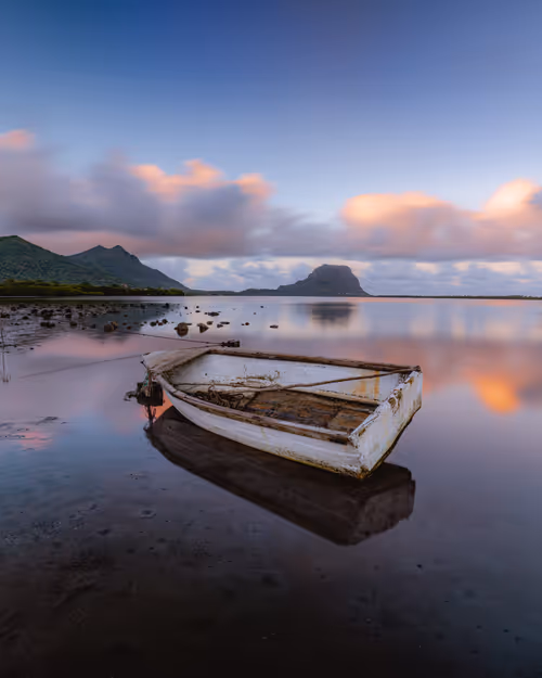 Item #64892573542216553225063327700336004171019867697641980949815581359112399618049 Media