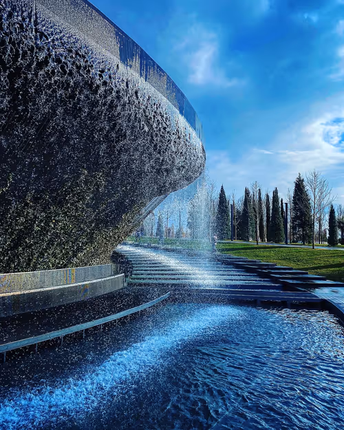 Item #68021680421370609917971695803708180506045537231368972803899735094421534801921 Media