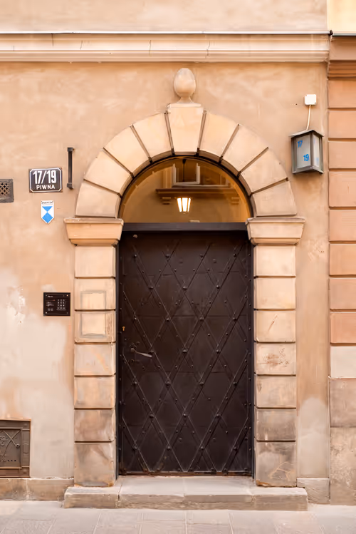 Item #77261116548373960202883784970939198987820603276791963726352965968123771486209 Media