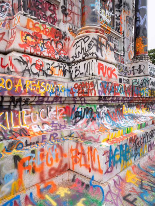 Item #10691109686083431502166818963425883962656955232587770388242978851531501076481 Media