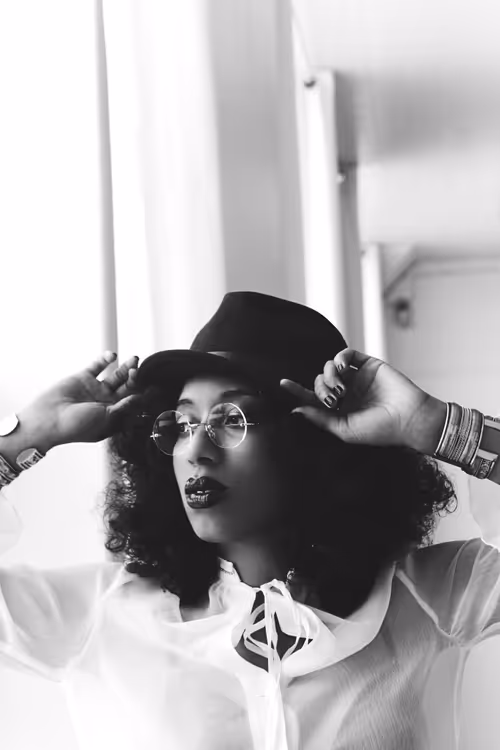 Item #54633628777457058039979045655864865072314601931694367880395140086405466685441 Media