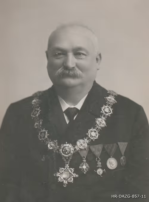 Item #58115754737178457571273725405044055913366631526444276150572858212239391326218 Media