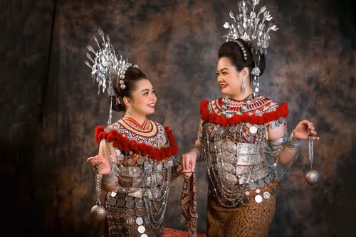 Item #47753599461235336473802085692286330167625892629753169280785576503303724859393 Media