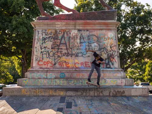 Item #10691109686083431502166818963425883962656955232587770388242978850431989448705 Media