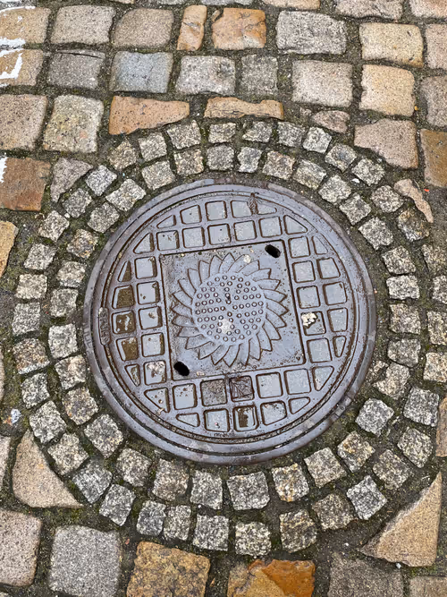 Item #50664749162083291389798367722270845779939923828333523932352927049950372560897 Media