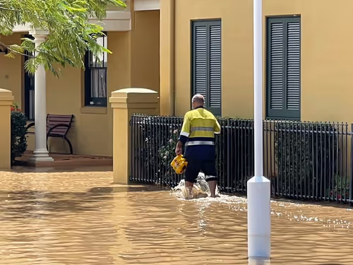 Item #46158241976375582975714186756959890667435383179998719253749848376067533832193 Media