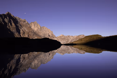 Item #77774535820341640953648660762291540599646632537754846035696852928440758697985 Media