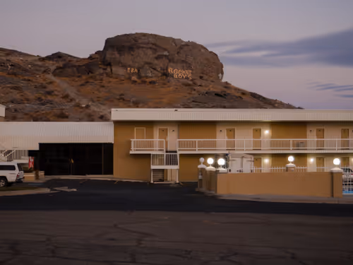 Item #77612435889549989959633814934000977317248207544468655990569008350004649132033 Media