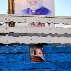 Peeking faces