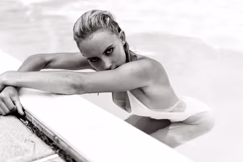 Item #90093744802282715329746205002788333128395364494073190359745978106884678221825 Media