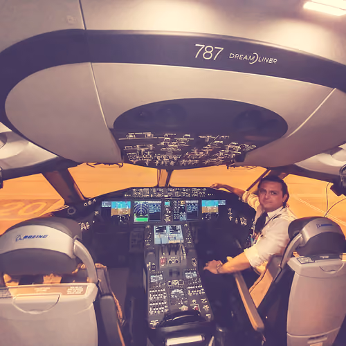 COCKPIT OF B787 -DREAMLINER-