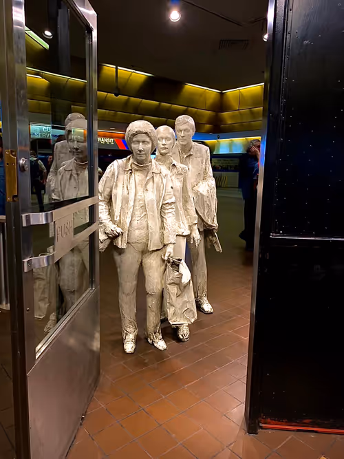 Item #83408267508132833456682495211820804283305655612987816864939849088848007004161 Media