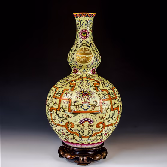 清 乾隆  琺瑯彩萬壽連延 長頸葫蘆瓶《乾隆年制》款  Long necked Gourd Vase  "Qianlong Year System"