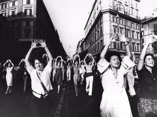 Item #63230500154512860062790662339821630911330338784363865767864769566687042207745 Media