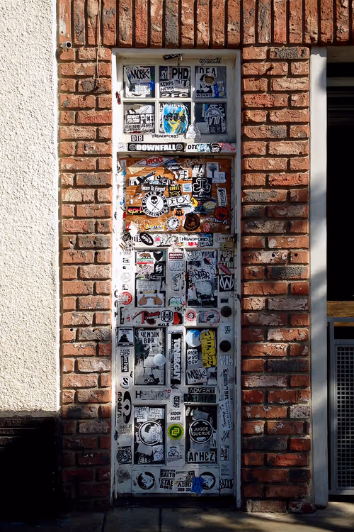 Item #28023026166759390679061689052984814586088125490502188211510750797462136422401 Media