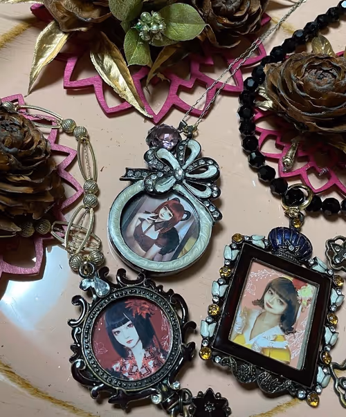 Item #37315757993980309935145611659525731225027632664447238352600039030613207941121 Media