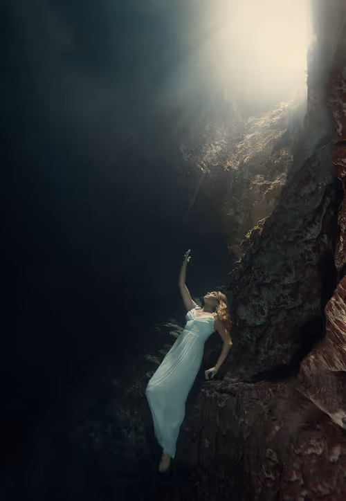 Item #15053791746774206847378132413351543931211387295509872783724080616687506817025 Media