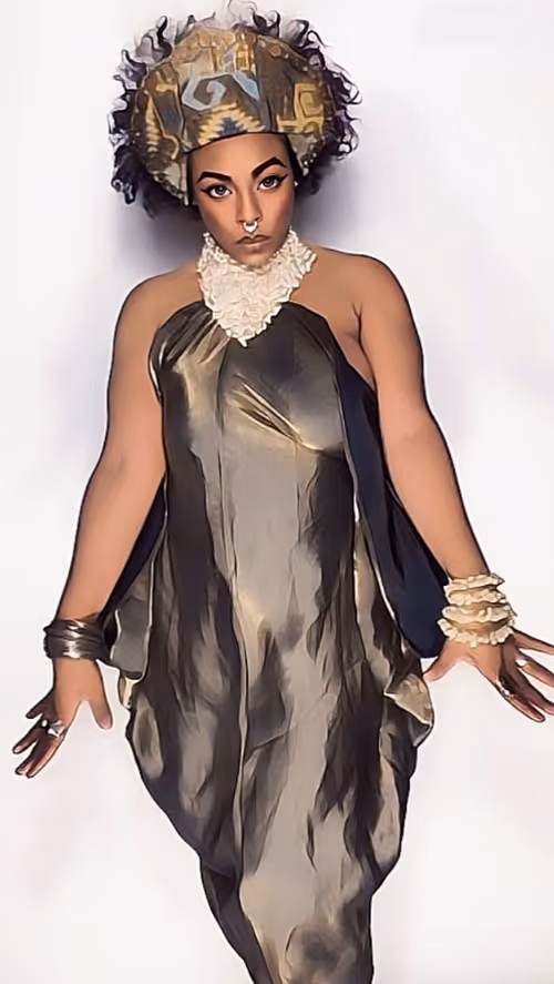 Item #53292879114345445565964811173152864094673244551280958456126390172116710326372 Media