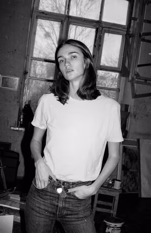 Item #50867123626424774834261631235437206087051938967624587772037365747956106395649 Media