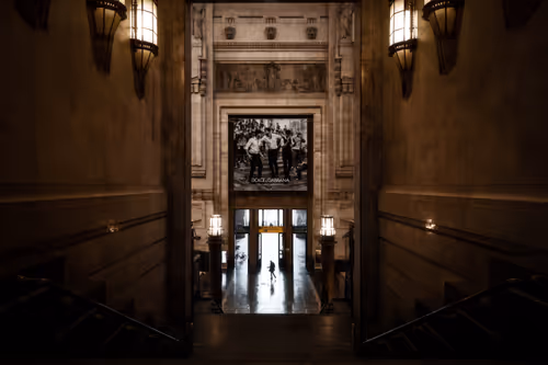 Item #44843267928384616295570388666005333348511305641032866018452810654559695273985 Media